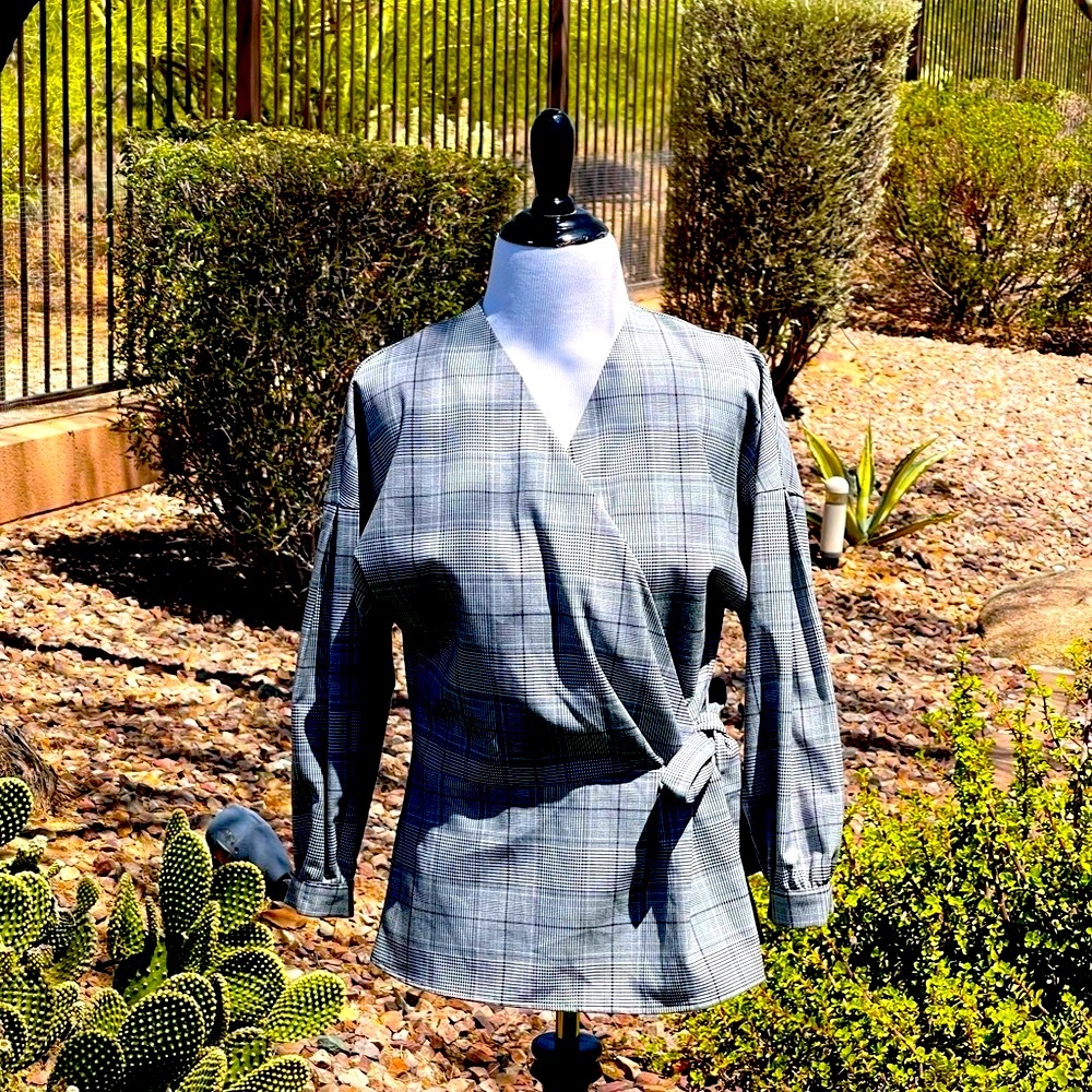 HALOGEN - Black and White Plaid Top